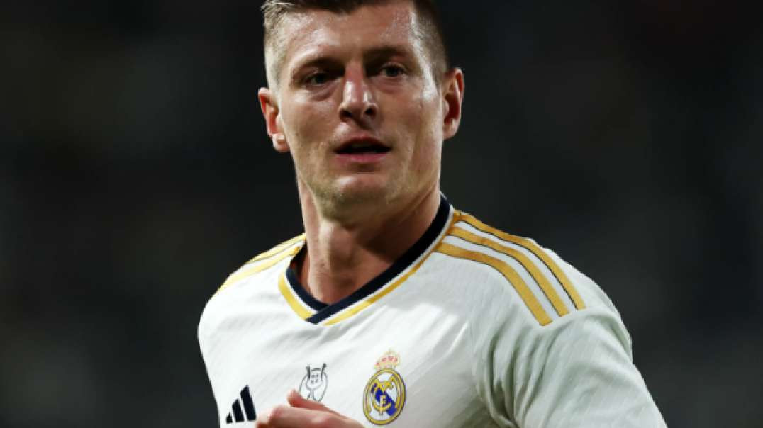 Toni Kroos thu hồi quyết định nghỉ hưu